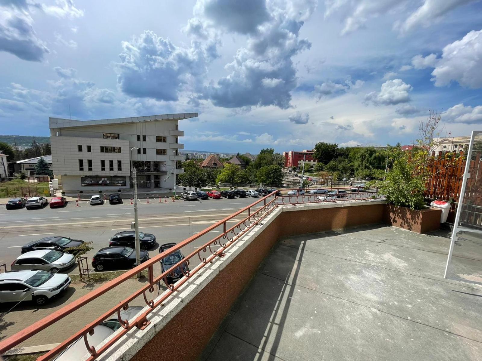Propriete Ten - Close To University, Hospital And Downtown Iasi Exteriör bild